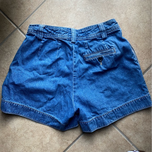 RETRO CUT MID RISE GAP SHORTS - Picture 3 of 8